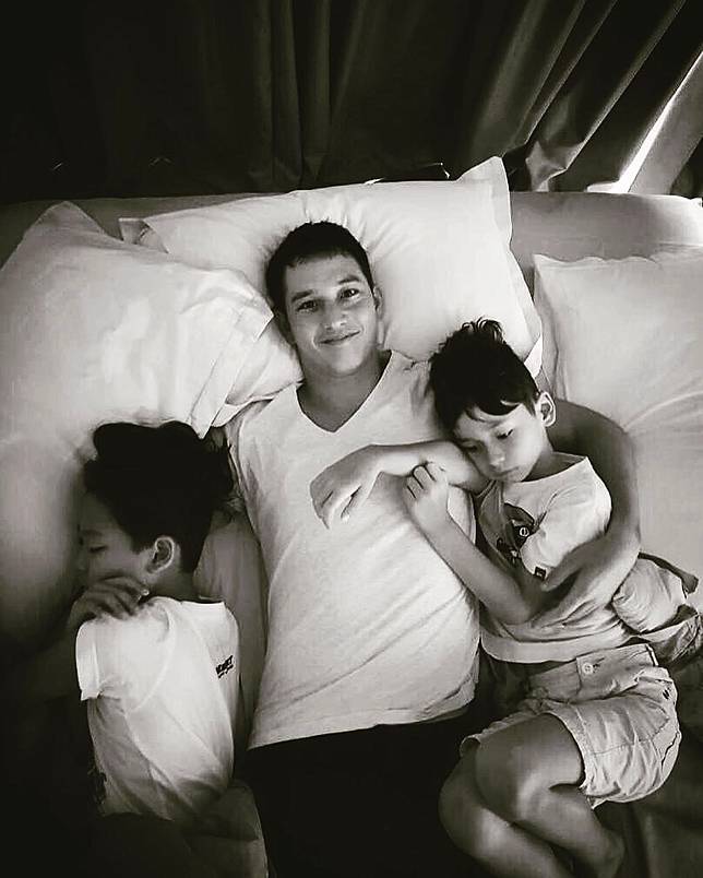 Mike Lewis Sosok Ayah yang Asyik dan Seru