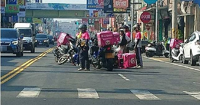 熊貓連環撞？　女外送員出車禍遭誤解