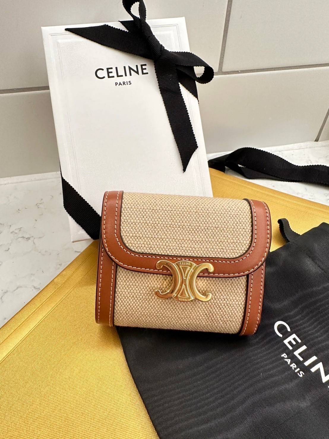 CELINE帆布TRIOMPHE凱旋門LOGO金釦對折短夾