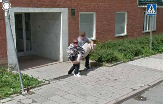 7 Peristiwa Paling Aneh yang Bisa Kamu Temukan di Google Street View
