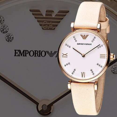 ★「隨意優雅」是阿瑪尼尋求的風格 ◆義大利精品、經典錶款 ◆細膩的質感和簡潔的線條 ◆圓潤錶殼、晶鑽刻度 ◆優雅柔美粉橘色皮革錶帶 ◆展現時尚品味名媛風範 ◆原廠型號：AR1927 12點鐘的亞曼尼老