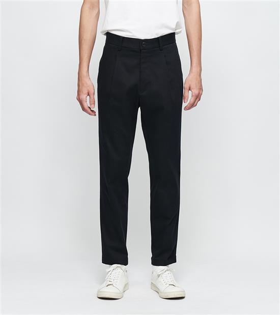 加入會員，首次購物享滿千折抵100優惠!與1616經典款一樣的完美面料，調整了整體版型；褲襠比較高，腿部縫線往前，再加上雙車車工！於是推出了 1616LOKA 版本，顧名思義『LOKA』 （台語：長腳