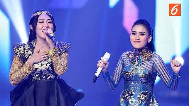 [Bintang] Via Vallen dan Ayu Ting Ting