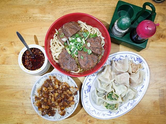 花蓮美食 金城牛肉麵三十年老店 內藏餃子好吃的秘方 台灣旅行趣 Line Today
