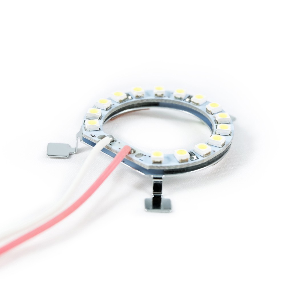 一則心理研究顯示出，日行燈不只能改善白天汽機車輛的能見度， 還能對快速移動車輛的及時周圍感知有所影響。 此外，與沒有安裝日行燈之車輛相比， 有日行燈之車輛，更能夠被辨識為車輛， 也能更安全地估計車輛之