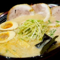 屯京拉麵 中山店，來自東京池袋的人氣美味日式拉麵、沾麵，加麵不加價