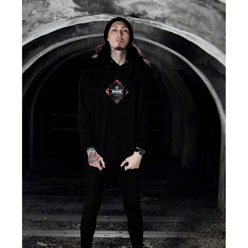 Revive 菱形紅大麻葉 落肩 重磅 連帽衫S / M / L / XL 100% COTTON 尺寸表S : 肩寬41 胸寬47 袖長60 衣長57M : 肩寬45 胸寬51 袖長61 衣長61 