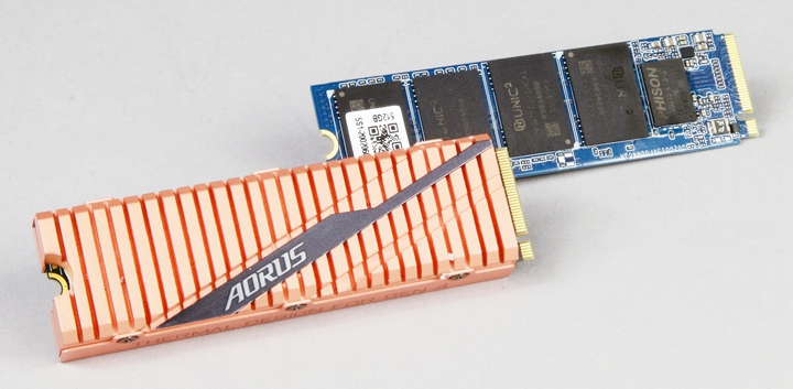 使用SSD安裝作業系統或應用軟體，可以加速電腦開機或軟體執行的速度，因此，不管是SATA或M.2介面，建議挑選最少512 GB容量的SSD。