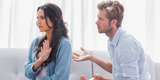 10 Derita Cowok Ketika Ceweknya Ngambek