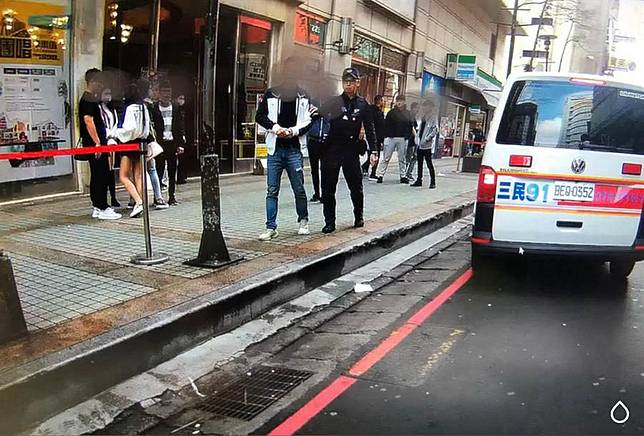 酒客起衝突 不滿持刀捅死人