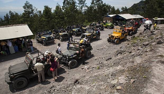 Sepi Wisatawan, Operator Jip Di Kaki Gunung Merapi Balik Bertani