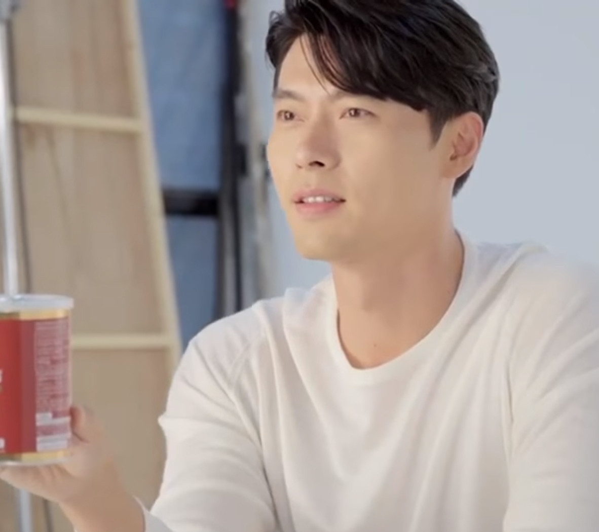 玄彬新廣告曝光！代言造型是《愛的迫降》正赫的「巧克力西裝」！