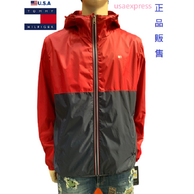 官網定價 $125材質成分: 聚酯纖維類型: 防風外套貨號: 158AN416品牌: Tommy hilfiger主要颜色: 紅色+深藍色*重要*下標前請先詢問現貨 *本賣場商品皆為100%正品**商品皆為美版, 尺寸會偏大, 下標前請先詢問尺寸, 或參考賣場尺寸表**賣場商品有預購款, 下標前請先詢問*PS:鑑賞期非試用期/鑑賞期非試用期/鑑賞期非試用期/(須保持商品包裝完整性),若商品經發現因有使用痕跡,而造成會影響二次銷售之情形,一律無法申請退換貨喔!若商品外包裝及內包裝因拆封而損毀,本賣場將酌收商品整理工本費用20~100元,請體諒商家辛苦經營以及下個消費者的權益,感謝您喔!若無法同意者及請勿下標 !!!PS :商品退換貨以及換尺碼,須 (保持商品完整性, 須保持商品完整性, 須保持商品完整性) , 吊牌紙卡亦須完整,所有商品不可沾有會影響2次銷售之特殊氣味及污漬喔,感謝您的配合喔 !