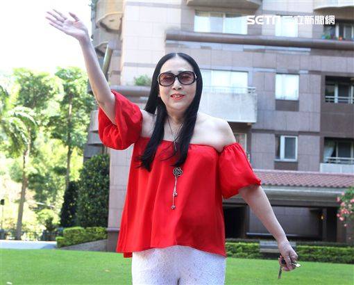 許純美素顏照外流　閨密曝她驚人資產