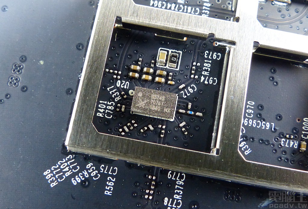 ▲ 5GHz RF 前端模組則是選擇常見的 Skyworks SKY85743。