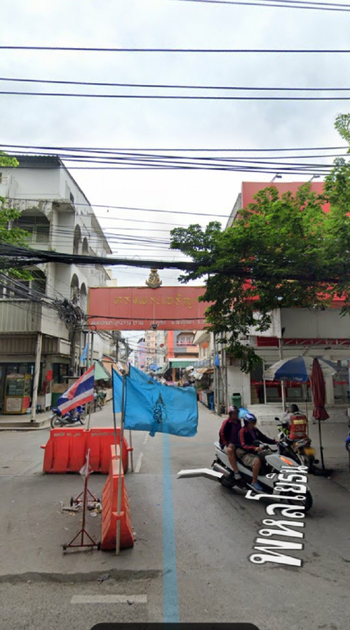 ชุมชน วัดประยูรธรรมารามฯ พหลโยธิน 81-83 ทุกปัญหามีทางออก