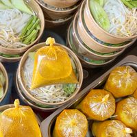 ขนมจีนกะทิสดเครื่องแกงใต้ปลาทะเล สุกี้ไข่ข้น