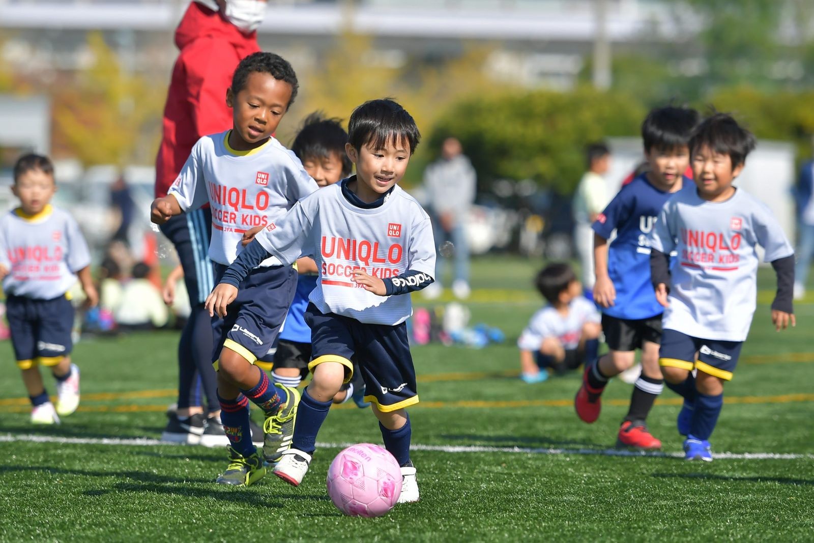 ユニクロの子ども向けサッカープログラム キャプテンに内田篤人が就任