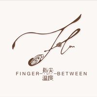 Finger_between