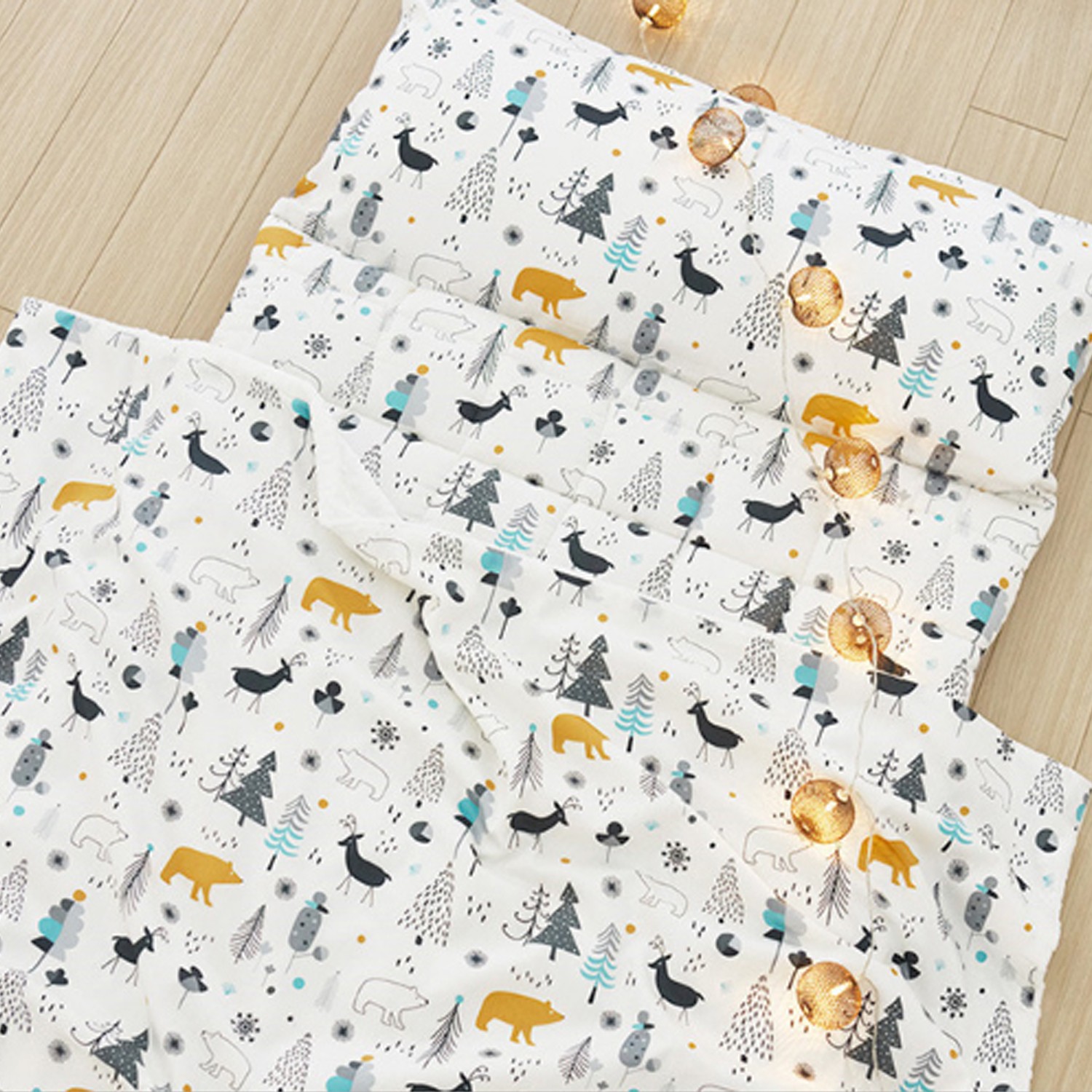 正韓Formongde超人氣品牌 ♥ 破萬則好評。四季舒適純棉 x 夏日涼感嫘縈。聚酯填充加厚，蓬鬆輕量好收納;Formongde也是在韓國非常受歡迎的睡袋品牌，在韓國官網上更是有破萬則好評（2020