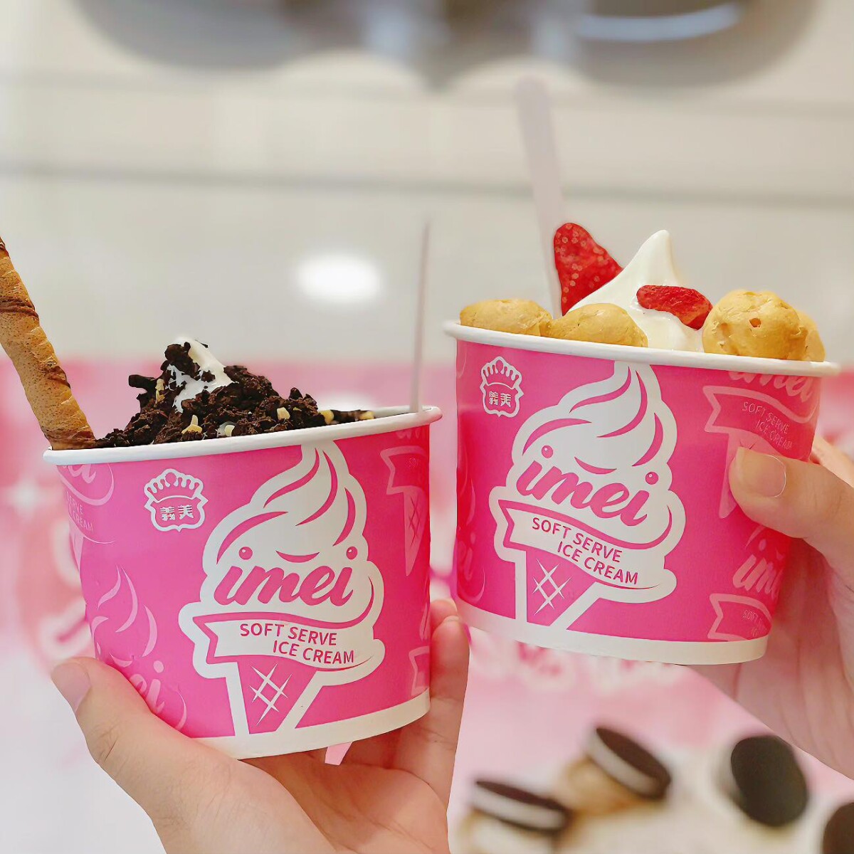 霜淇淋優惠！義美「草莓泡芙霜淇淋聖代」新上市，嚐鮮價開吃，再享冰咖啡第2杯半價