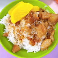 【新北三重美食】五燈獎豬腳飯，濃稠膠質醬汁甜鹹好下飯，必點豬腳超入味肥瘦剛剛好，捷運台北橋站走路6分鐘
