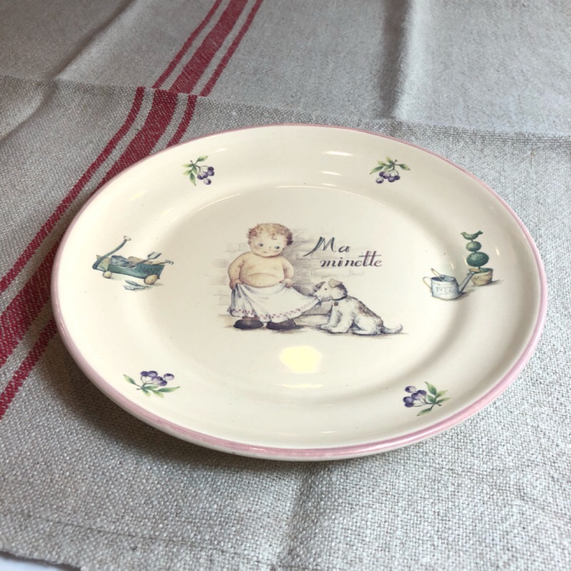 使用歐洲的傳統製法，在日本製作就此產生了最適合日本的風格工匠們精心地逐一完成各種各樣的產品使用難以獲得的材料，需要大量人工生產過程為了實現企業的承諾，沒有對困難商品妥協，堅持著製作完成通常需要幾個月到