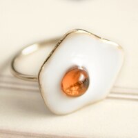 〔APM飾品〕日本Luccica 營養滋味半熟荷包蛋戒指