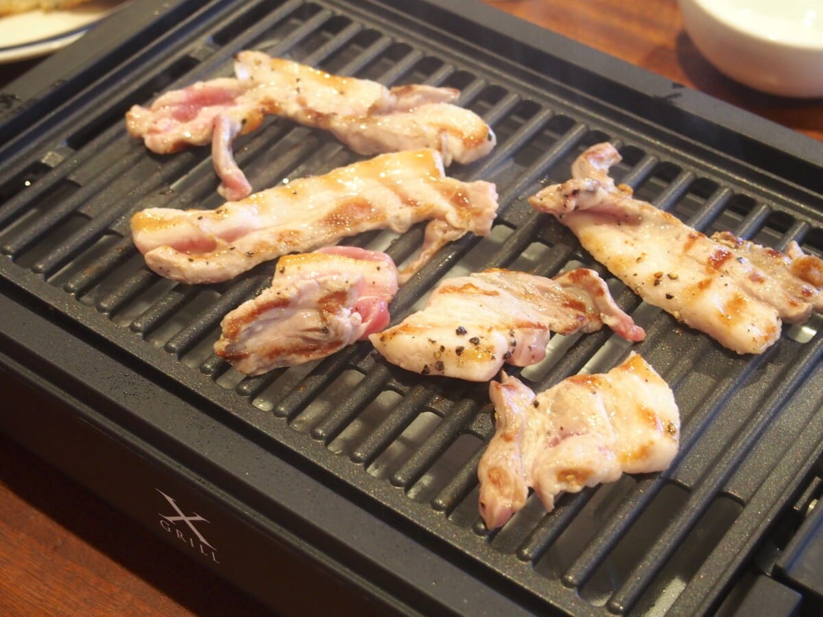 おうち焼肉の 二大ネック を解決できるか 減煙グリル Xgrill の実力を脂たっぷりのお肉でチェック ゲットナビ