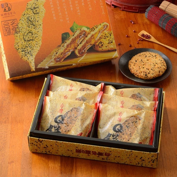 紅櫻花《招牌》台灣Q餅 紅櫻花招牌台灣Q餅，每一口咬下都有不同的驚喜，日銷千盒，大人小孩都愛吃！ 使用顆顆飽滿的台灣在地紅豆熬煮成泥，Q彈的麻糬，純正豬肉脯，鹹香碎蛋黃，剛好的鹹甜比例，入口不油膩。 