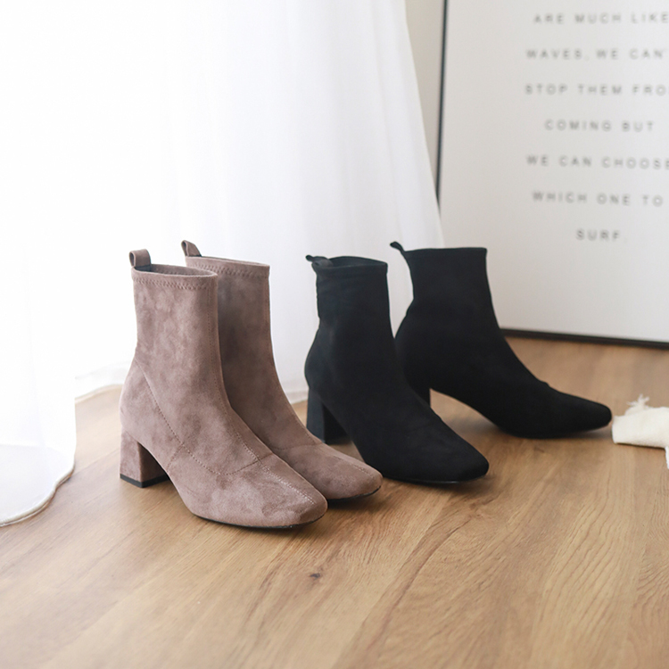 厚片女孩穿搭推薦襪靴