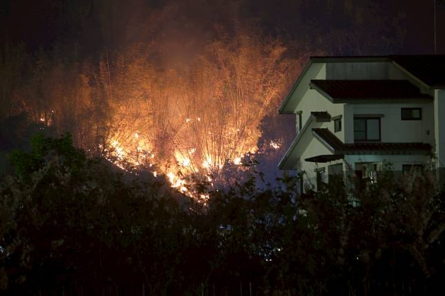 影／美濃火燒山延燒整夜 今申請直升機滅火