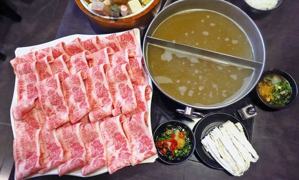 【蘆洲美食】正官木桶涮涮鍋-巨無霸份量的和牛火鍋店