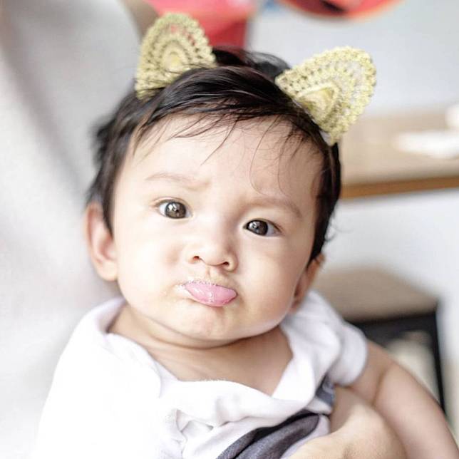 Dibilang Mirip Boneka  Ini 10 Foto  Imutnya Salma Anak Rio 