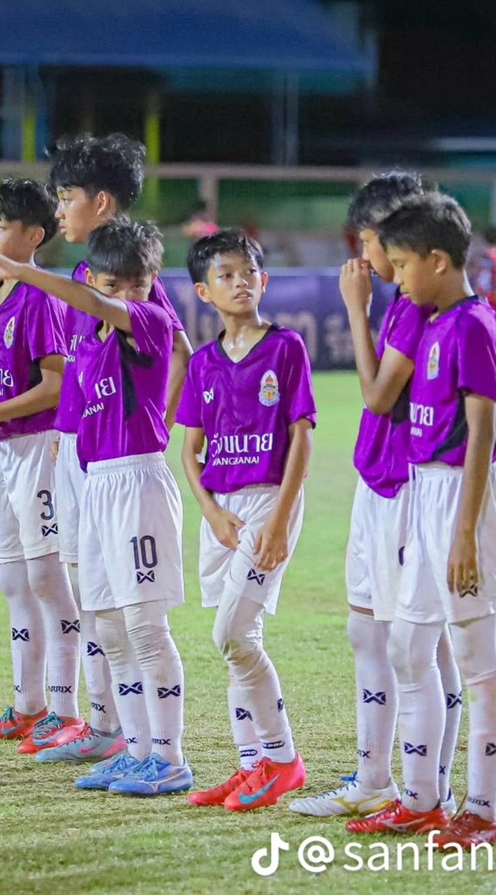 หลากหลาย นักฟุตบอล