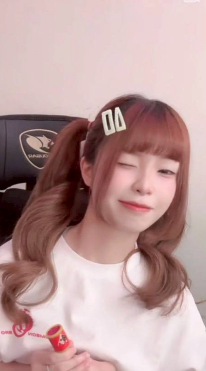 万yo引力女鹅群