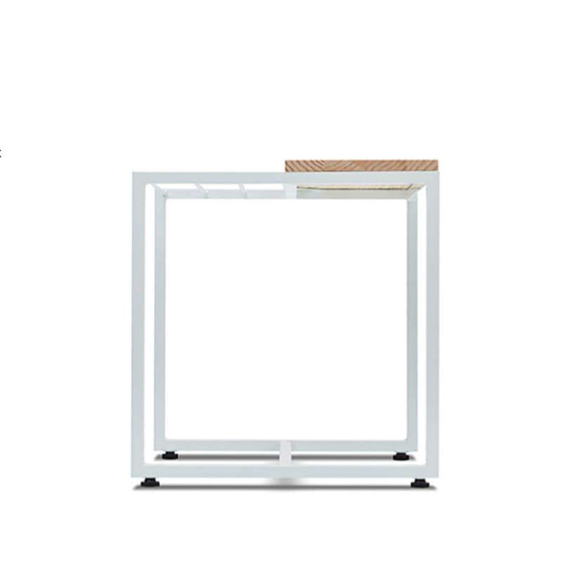 MoMA雜誌架擺放的方式，可比一般層架堆疊或是擺放在小邊几上更有趣，更性感。獨創動態的擺設方式，讓你一眼就能輕易的從不同的封皮和標題挑出想要閱讀的的那一本。源自於實用與雋永的設計理念，以鐵件和原木搭配