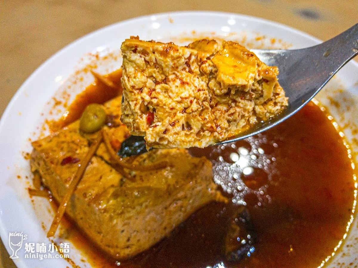 通通排隊夯翻！南機場夜市８必吃：限量草莓麻糬、高CP值三拼飯、米其林潤餅