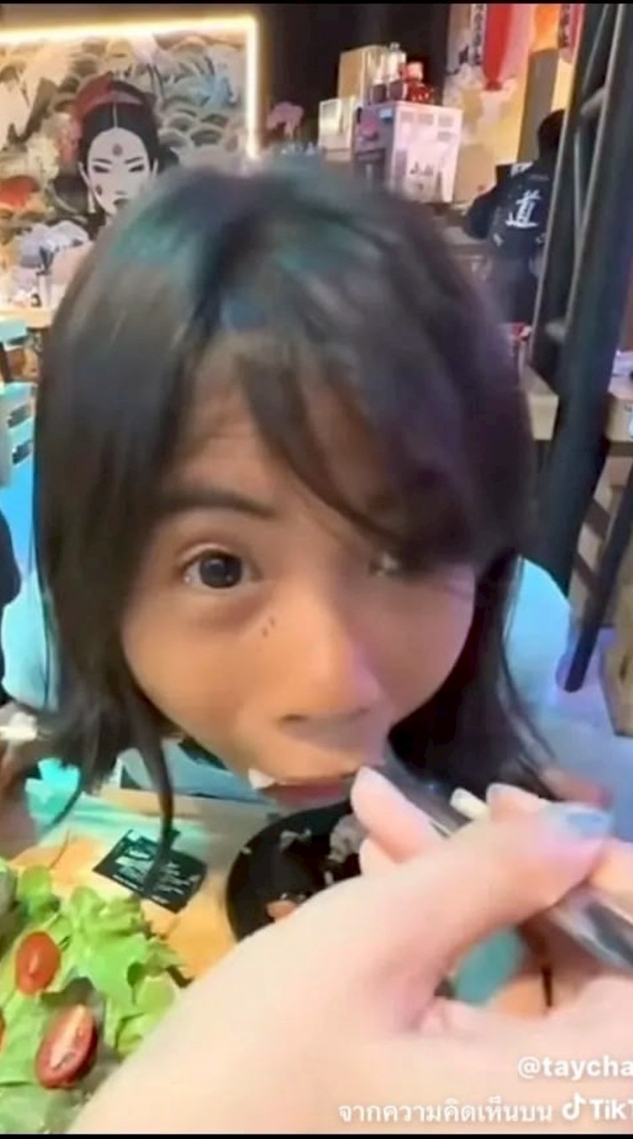 ศูนย์กระจายรูปหลุดสอยดาว//