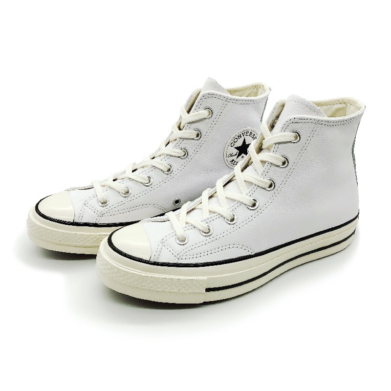 型號:167064C品名:Chuck 70 HI 配色:白色,米白色,牛皮皮革Chuck Taylor All Star ’70是重新演繹的復刻版【鑑賞期及退貨注意事項】1. 本商城購物享有15天鑑賞