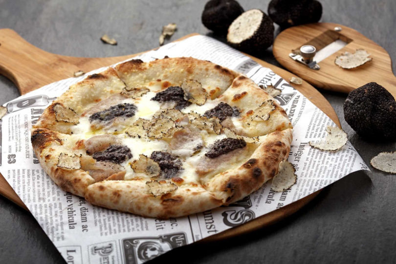 黑松露松阪豬起司披薩。(圖／石壁家義大利生麵專門店提供)