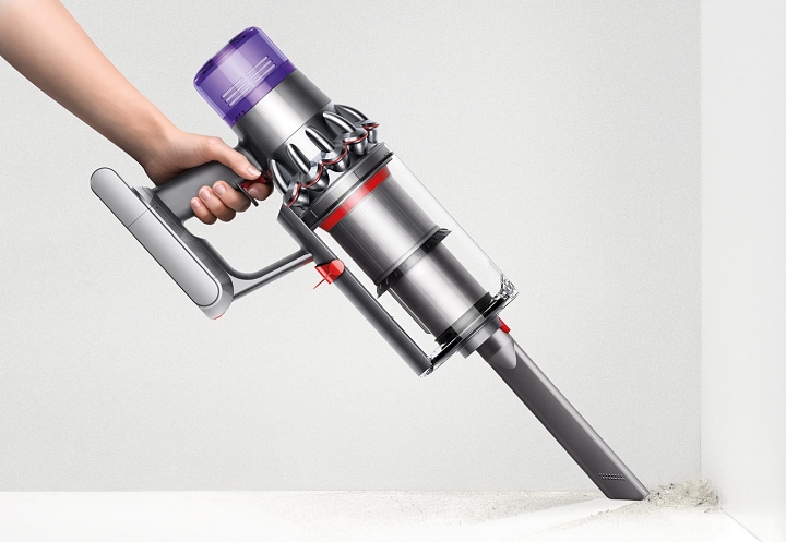 可換電池的新一代 Dyson V11 吸塵器登台，最高可吸塵 120 分鐘