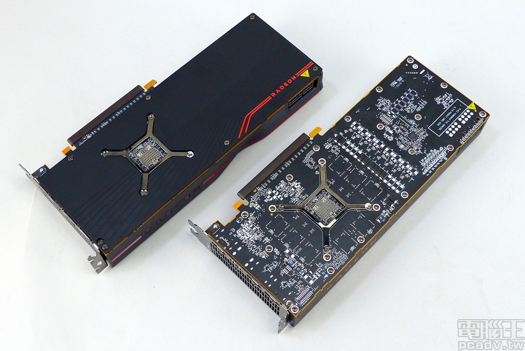 Radeon RX 5700 XT 背部多出 1 片金屬保護飾板。