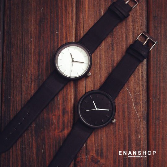 素面浮雕手錶 女錶 男錶 情侶對錶 惡南宅急店【0553F】SIZE：錶頭直徑4cm 錶帶寬1.7cm 錶帶總長(含錶頭)21.5cm#ENANSHOP流行手錶