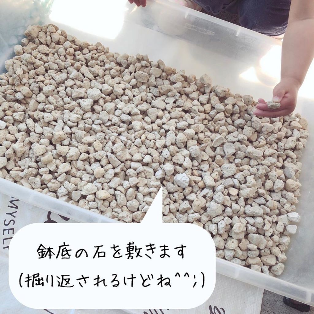 自宅で砂遊びを楽しむ おうち砂場 アイデア 後片付けも簡単