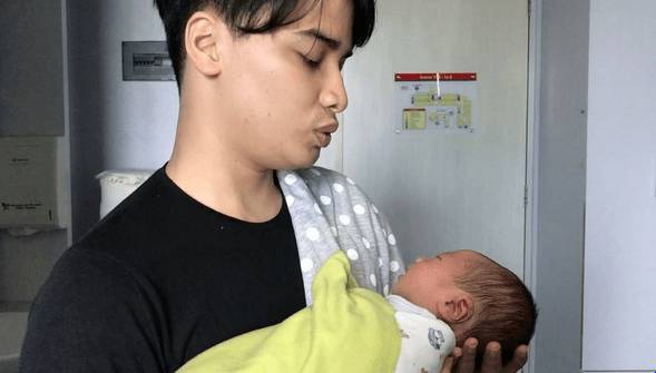 9 Potret Kebahagiaan Alvin Faiz Atas Kelahiran Anak Pertama