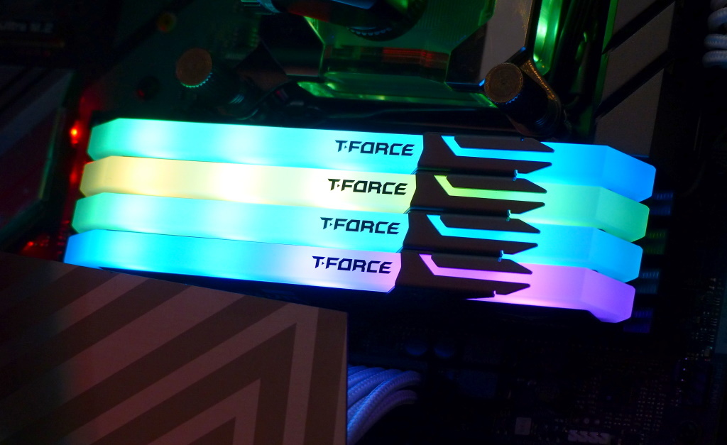 TEAMGROUP 十銓 T-FORCE 品牌大舉進攻 Computex，特殊造型 DDR4、可定址 RGB SSD 多種特色產品一同曝光