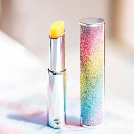 不管是用來打底還是單獨塗都非常推薦，為乾燥的嘴巴補充水分！