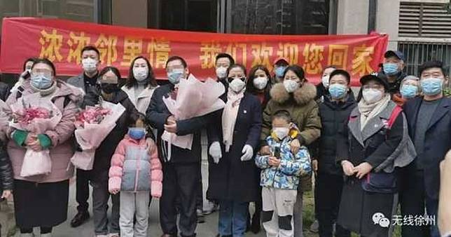 歡慶康復返家…4天後「二次感染」！社區又封鎖、記者慘遭隔離