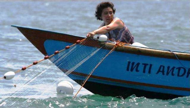 Viral! Menteri Susi Terlelap di Airport & 7 Bukti Beliau Gak Jaim